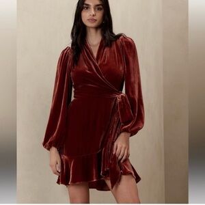 Banana Republic Velvet Wrap dress size M NEW!
